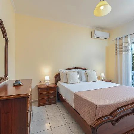 Rosa 3 Bedroom With Sea View Willa