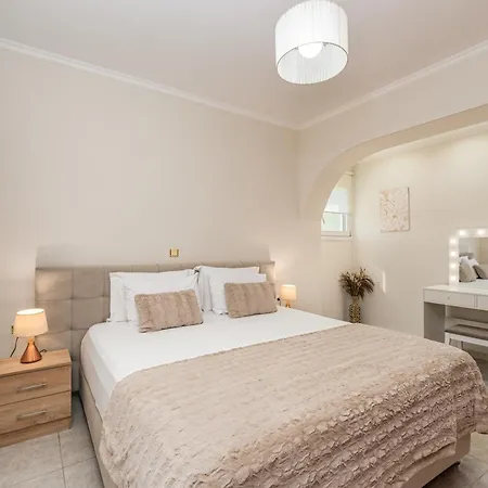 Rosa 3 Bedroom With Sea View Tragaki