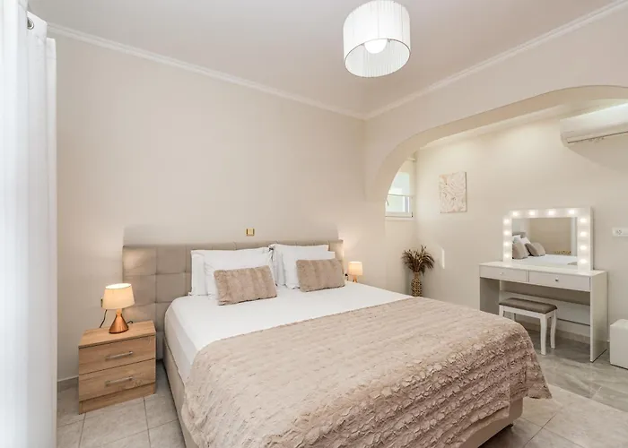 Rosa 3 Bedroom With Sea View Tragaki